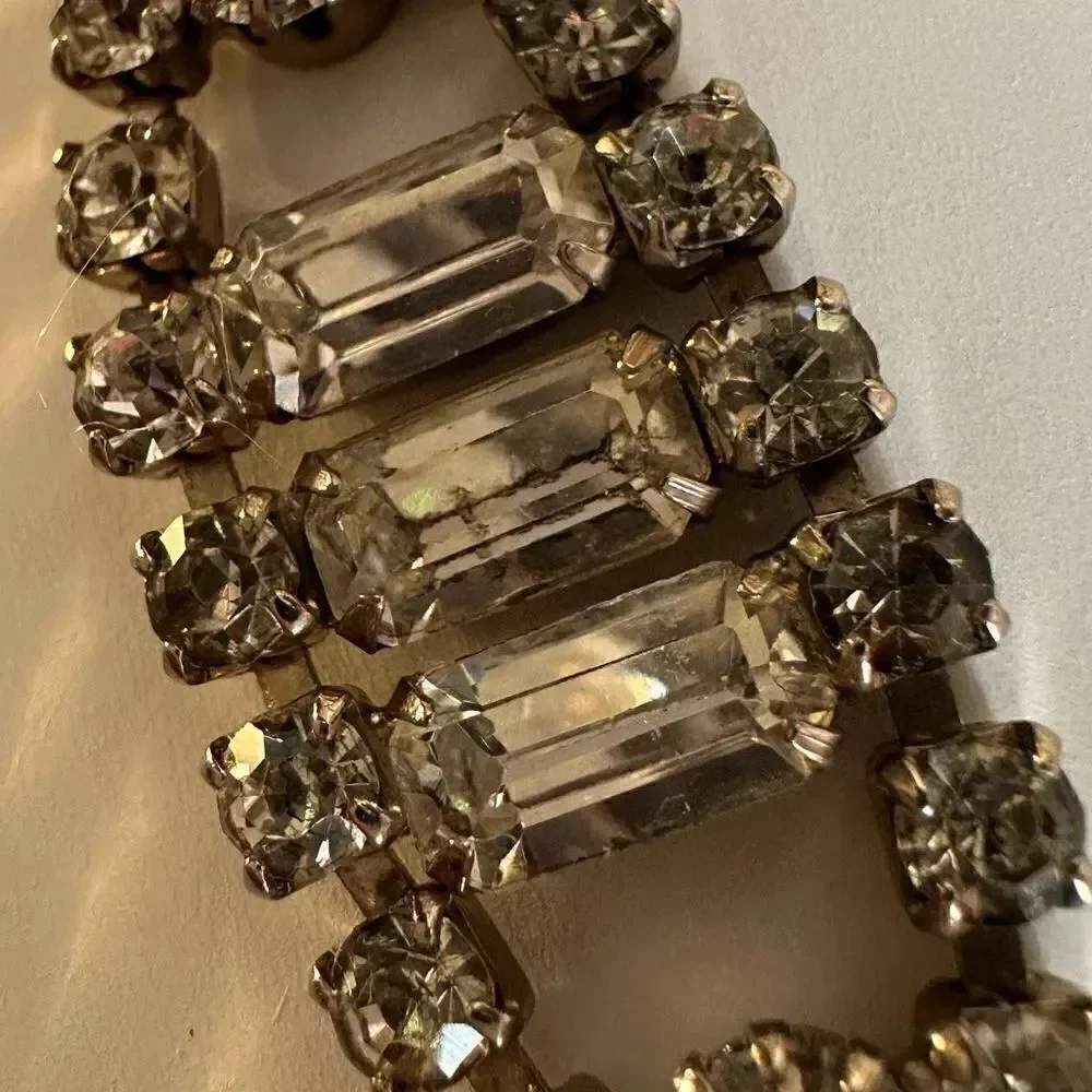 Vintage Rhinestone Bracelet – Timeless Sparkle & Glamour